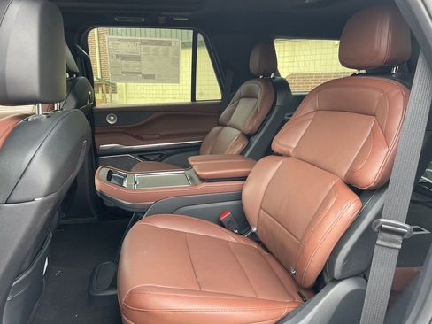 New 2026 Lincoln Navigator Reserve AWD/4WD image 11