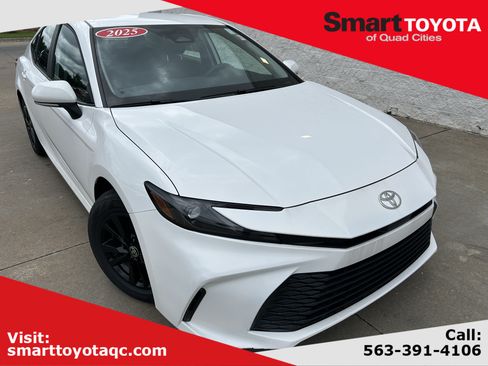Used 2025 Toyota Camry LE FWD image 1