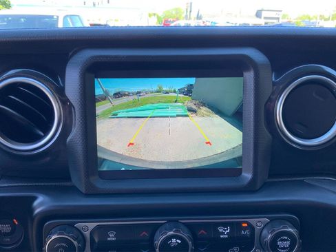 Used 2021 Jeep Wrangler Unlimited Sahara AWD/4WD image 32