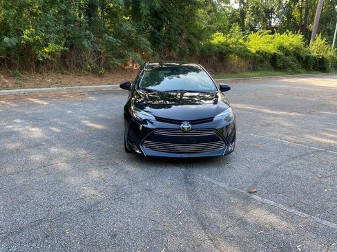 Used 2019 Toyota Corolla LE FWD image 2