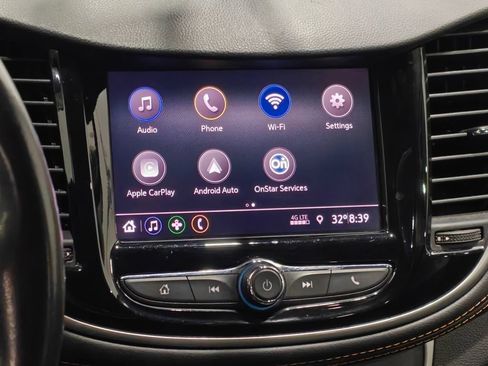 Used 2020 Chevrolet Trax LT w/ LT Convenience Package FWD image 6