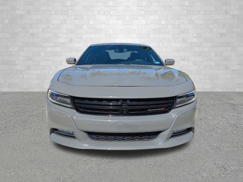 Used 2017 Dodge Charger SXT image 6