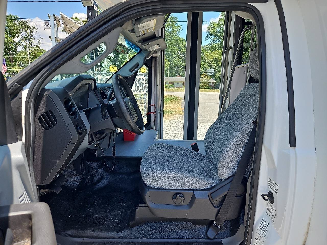 Used 2016 Ford F550 2WD Regular Cab Super Duty image 10