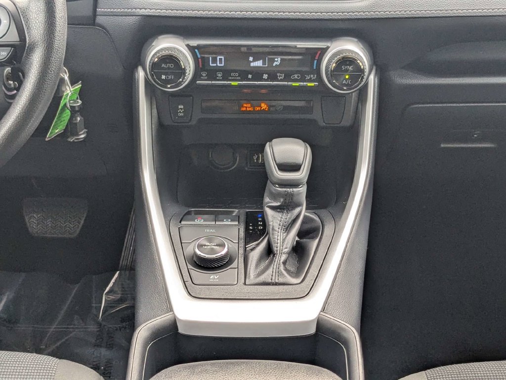 Used 2025 Toyota RAV4 LE AWD/4WD image 18