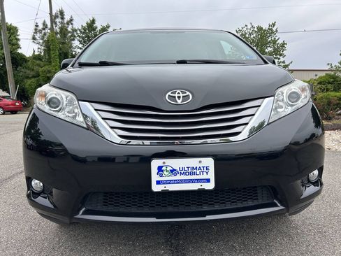 Used 2017 Toyota Sienna XLE FWD image 18