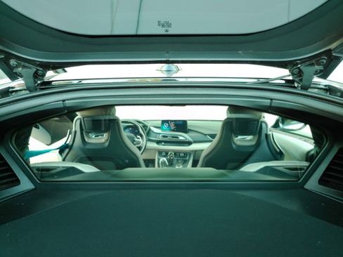 Used 2015 BMW i8 image 25