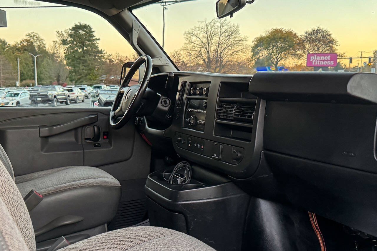 Used 2018 GMC Savana 3500 Extended w/ Driver Convenience Package RWD image 12