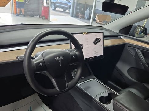Used 2023 Tesla Model Y Long Range AWD/4WD image 10