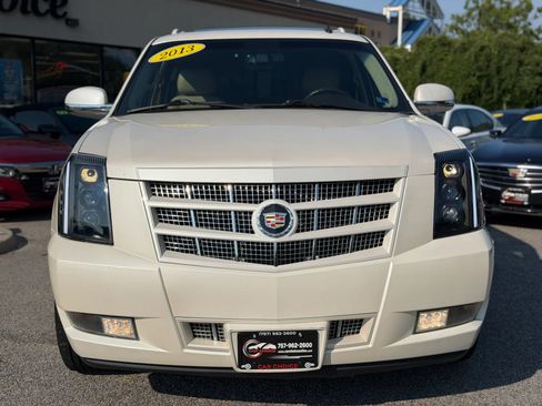 Used 2013 Cadillac Escalade ESV Premium RWD image 2