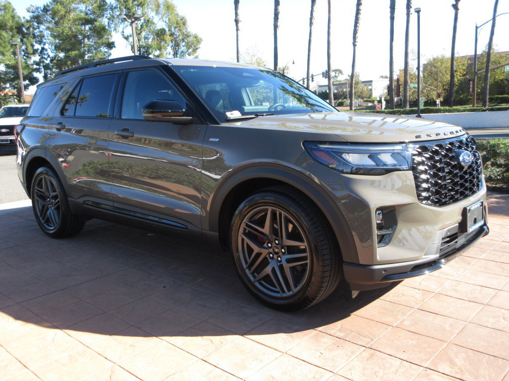 Certified 2026 Ford Explorer ST-Line w/ ST-Line Street Pack RWD image 7