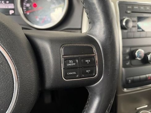 Used 2012 Jeep Grand Cherokee Laredo w/ Laredo E Group AWD/4WD image 9