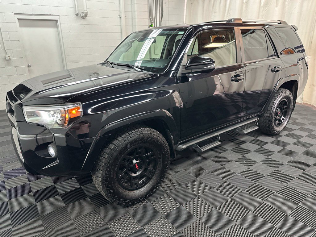 Used 2022 Toyota 4Runner SR5 Premium w/ Moonroof Package AWD/4WD image 5