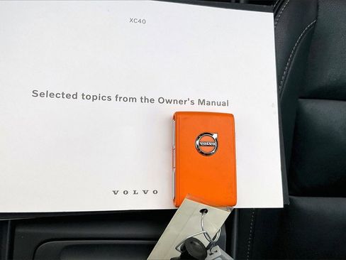 Used 2024 Volvo XC40 B5 Core image 10