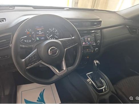 Used 2019 Nissan Rogue S image 5