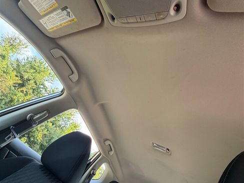 Used 2017 Nissan Rogue S FWD image 16