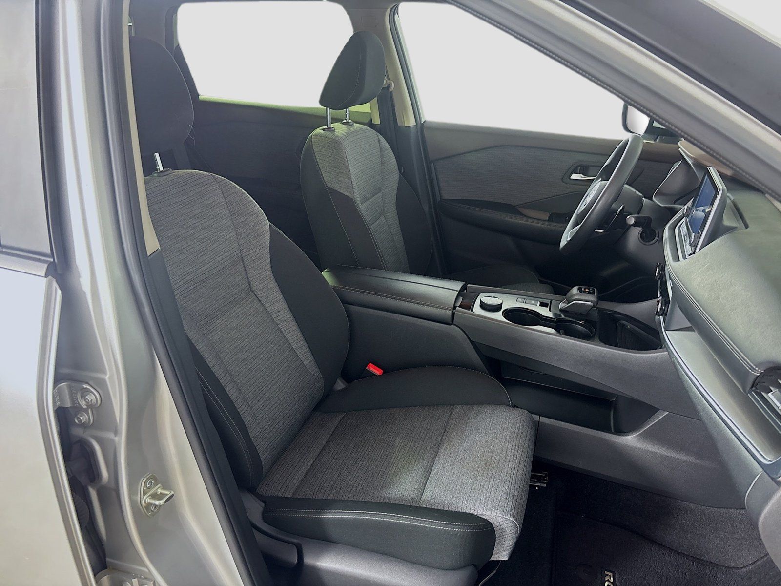 Used 2023 Nissan Rogue SV AWD/4WD image 25