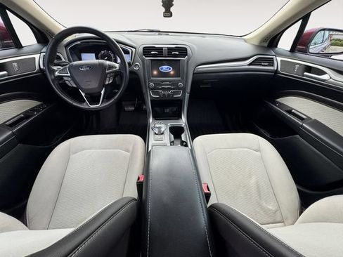 Used 2019 Ford Fusion SE w/ Equipment Group 151A FWD image 10