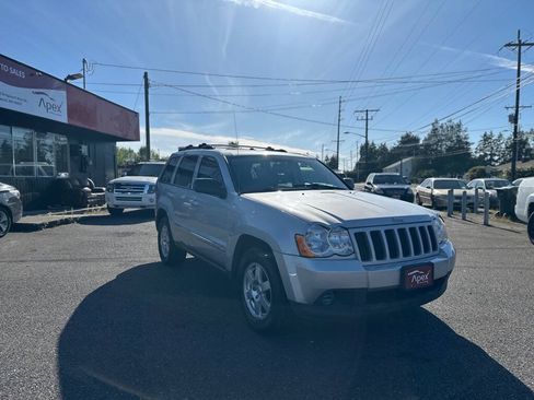 Used 2010 Jeep Grand Cherokee Laredo RWD image 4