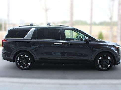 New 2026 Kia Carnival EX FWD image 18