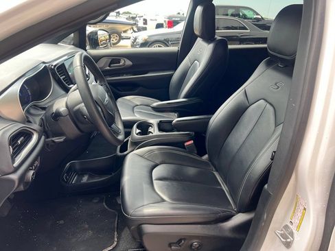 Used 2024 Chrysler Pacifica Limited FWD image 25