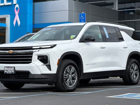 Certified 2024 Chevrolet Traverse LT image 7