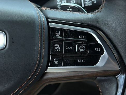 Used 2025 Jeep Grand Cherokee Summit image 31