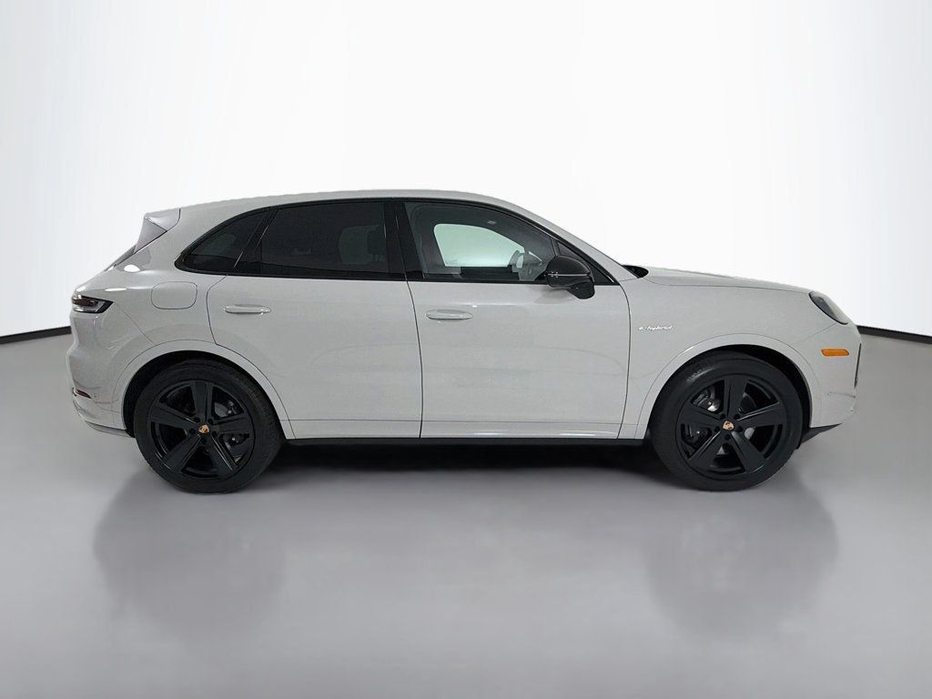 Certified 2026 Porsche Cayenne E-Hybrid AWD/4WD image 8