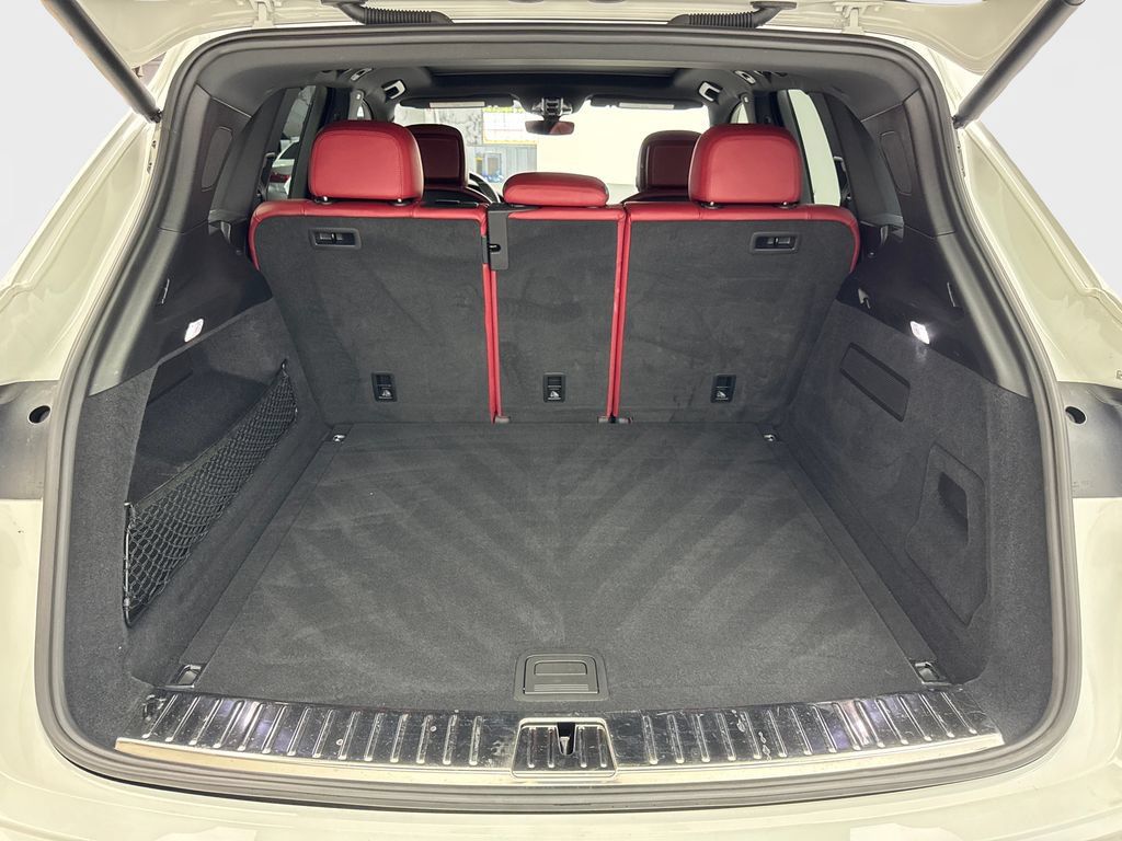 Used 2022 Porsche Cayenne w/ Premium Package AWD/4WD image 76