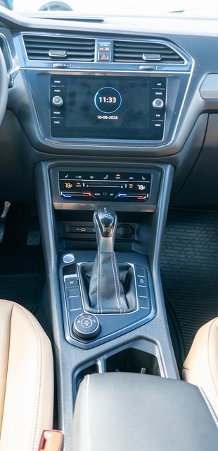 Used 2023 Volkswagen Tiguan SE AWD/4WD image 16
