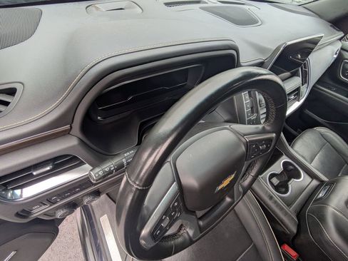 Used 2023 Chevrolet Suburban Premier image 14