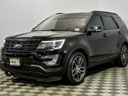 Used 2017 Ford Explorer Sport w/ Equipment Group 401A image 4