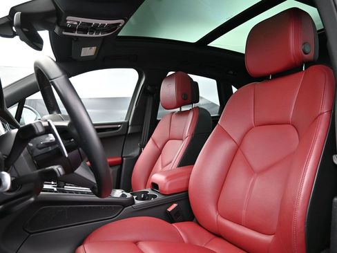 Used 2022 Porsche Macan S image 5