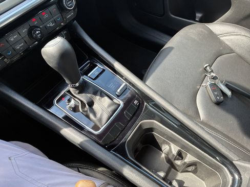 Used 2025 Jeep Compass Limited image 39