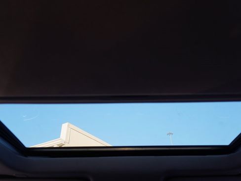 Used 2021 GMC Sierra 1500 SLT image 18