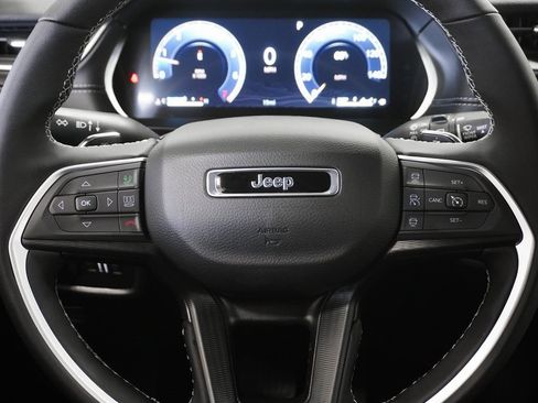 Used 2025 Jeep Grand Cherokee L Laredo w/ Luxury Tech Group I image 22