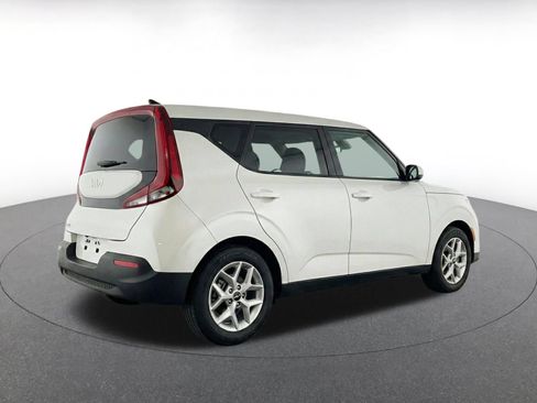 Used 2025 Kia Soul LX w/ LX Technology Package FWD image 9