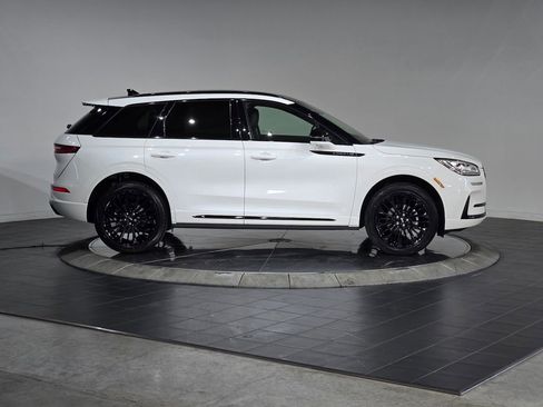 New 2026 Lincoln Corsair Reserve image 3