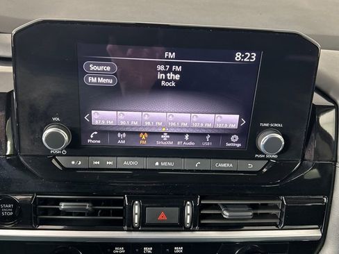 Used 2025 Nissan Pathfinder SV image 14