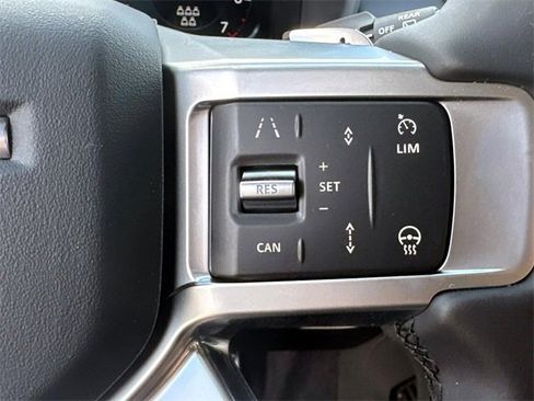 New 2025 Land Rover Discovery Dynamic SE image 27