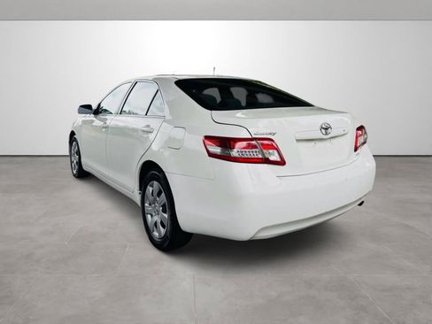 Used 2011 Toyota Camry LE FWD image 3