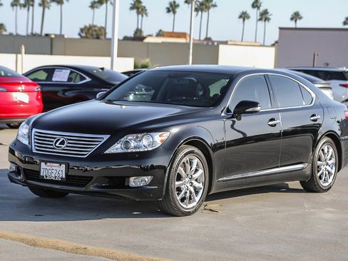 Used 2010 Lexus LS 460 RWD image 3