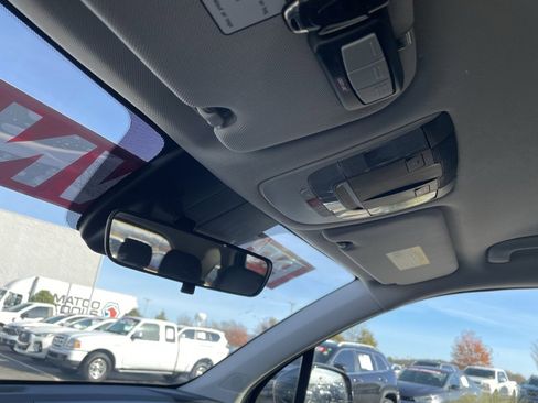 Used 2025 Kia Sorento S image 19