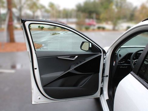 New 2025 Kia Niro EX image 17