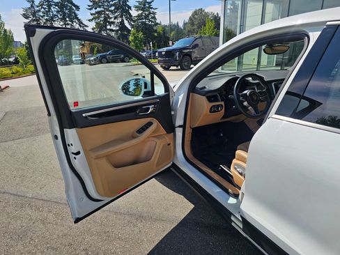 Used 2017 Porsche Macan AWD/4WD image 19