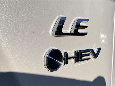 Certified 2025 Toyota Corolla LE image 29