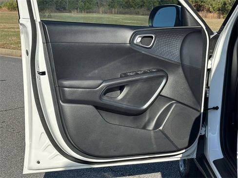 Used 2025 Kia Soul EX image 11
