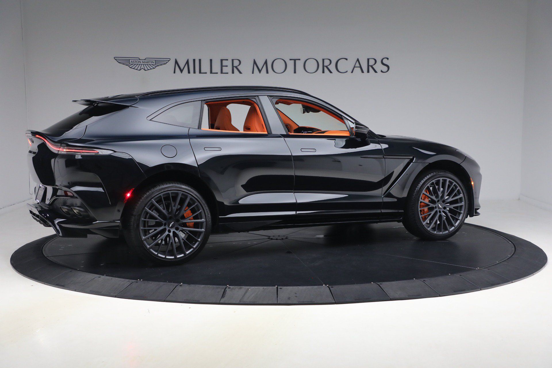 Used 2025 Aston Martin DBX 707 AWD/4WD image 8