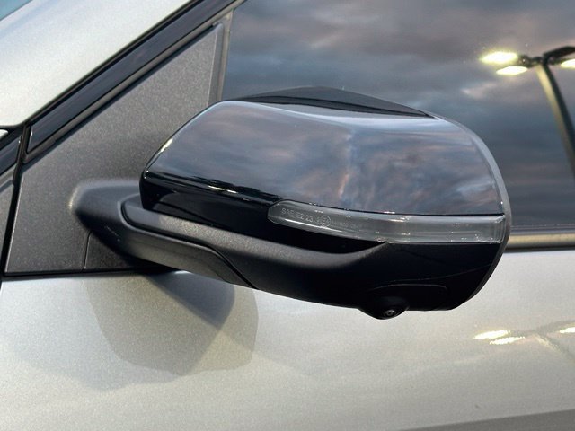 Used 2025 Chevrolet Traverse LT w/ Midnight/Sport Edition FWD image 9