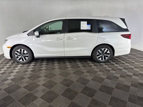 Certified 2026 Honda Odyssey EX-L image 9