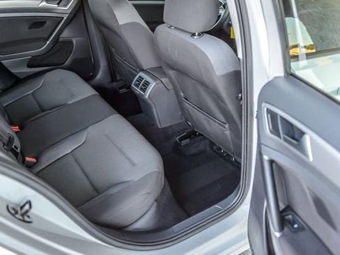 Used 2016 Volkswagen Golf S image 38